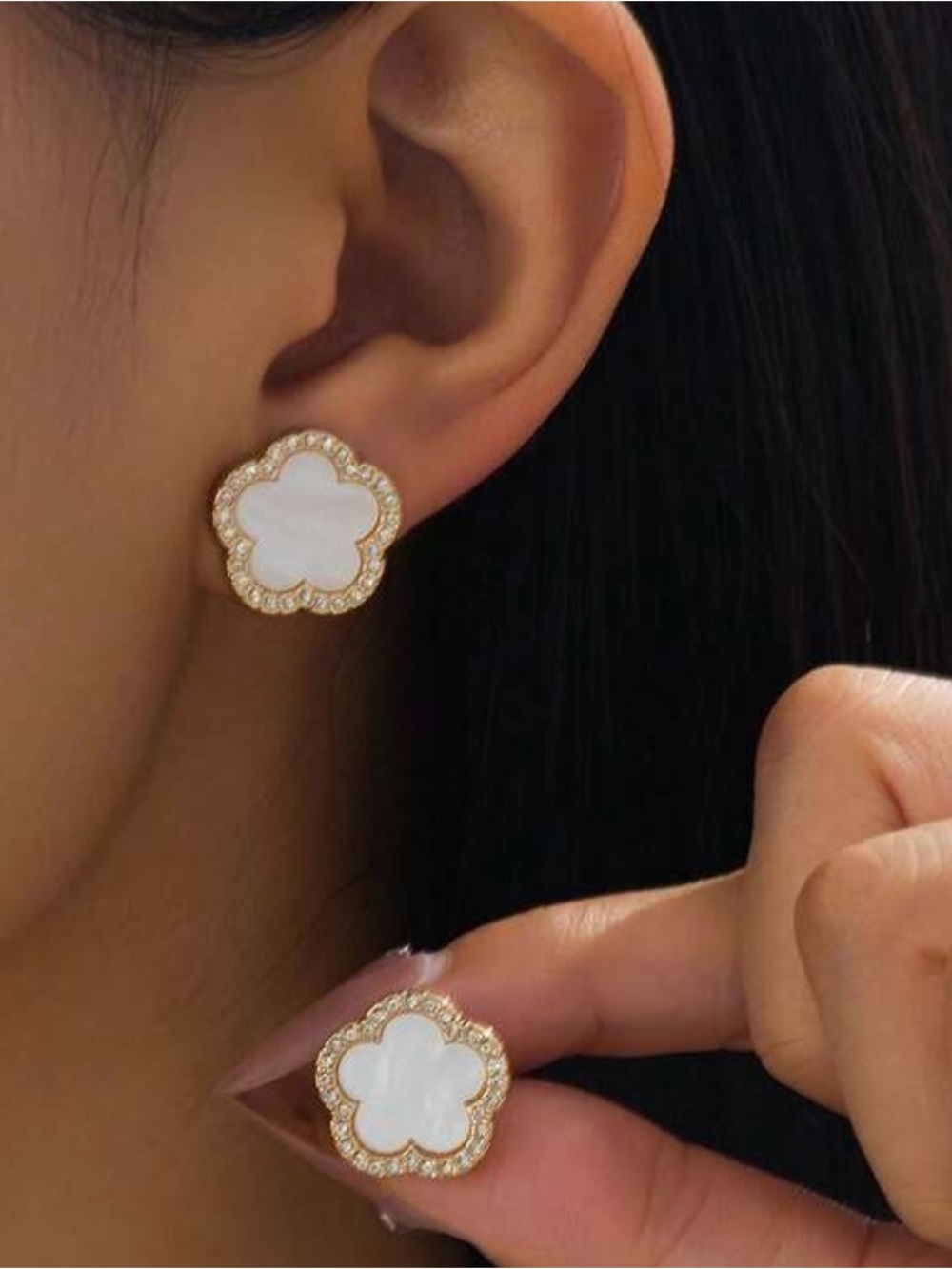 NWOT Gold & White Pearlescent Clover Stud Earrings